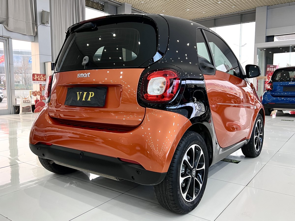 2017年12月smart fortwo  2015款 1.0L 52千瓦硬頂激情版