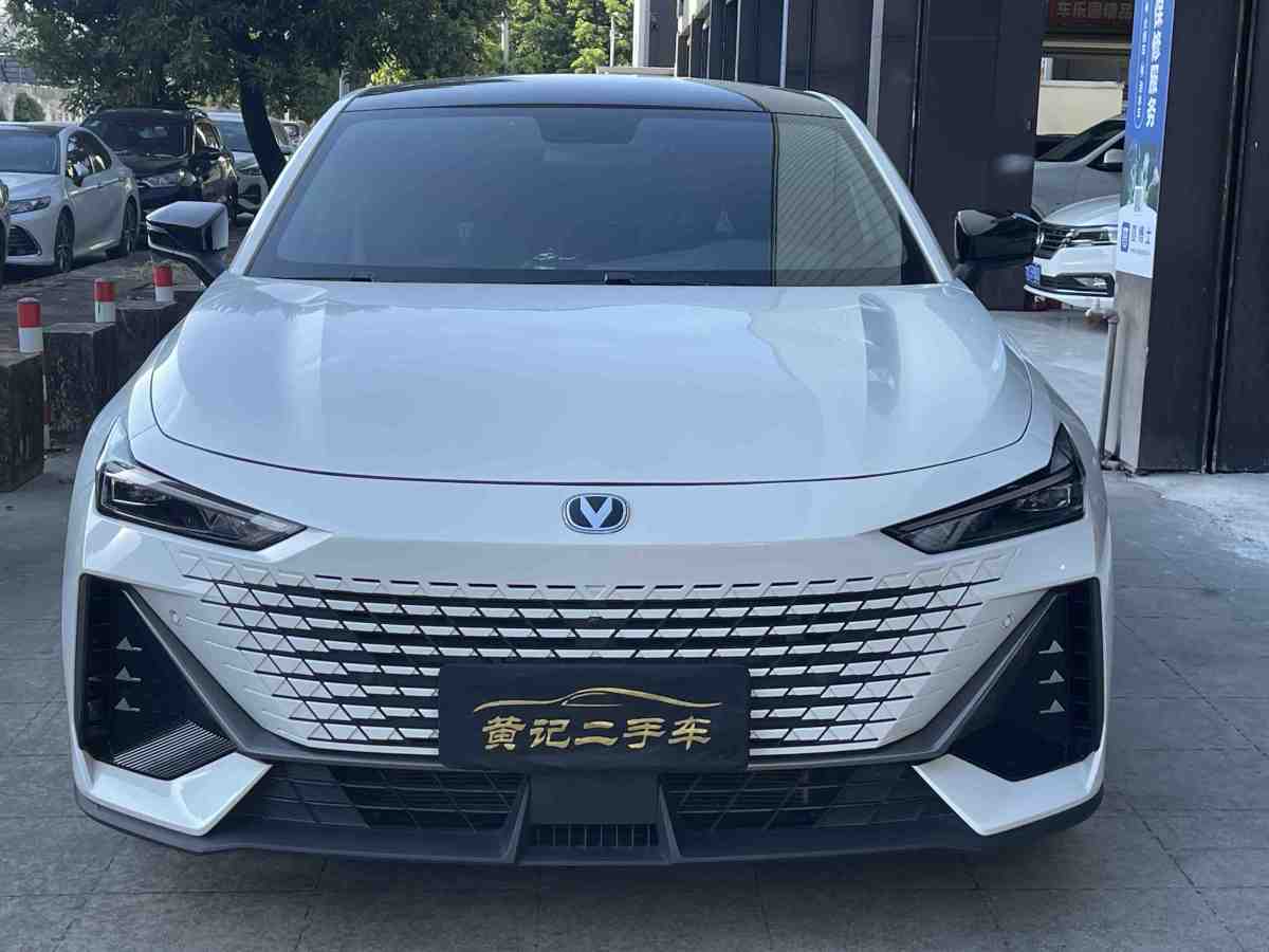 長(zhǎng)安 長(zhǎng)安UNI-V  2022款 1.5T 尊貴型圖片