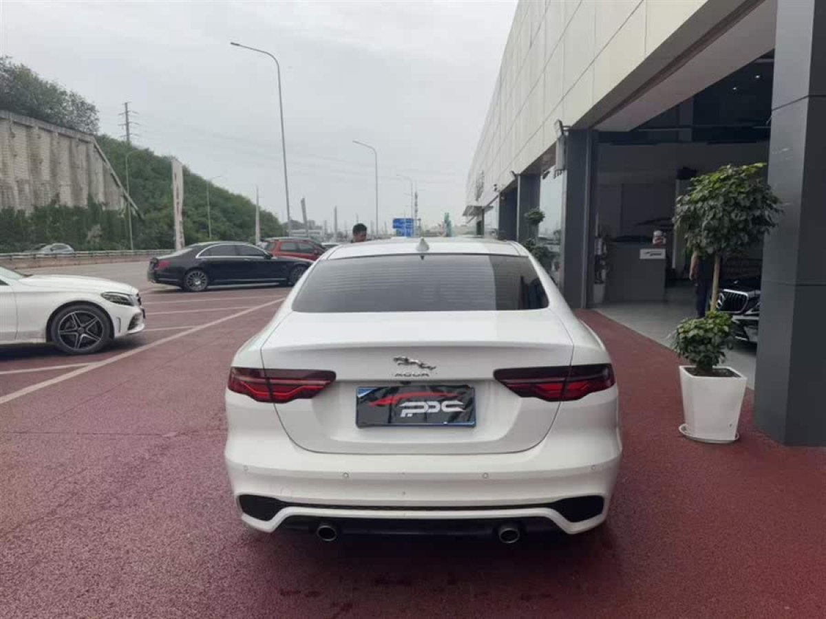 捷豹 XEL  2020款 2.0T 200PS R-DYNAMIC 青春運(yùn)動(dòng)版圖片