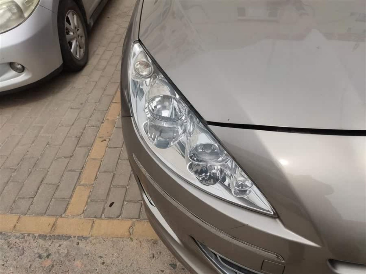 標(biāo)致 408  2011款 2.0L 自動豪華版圖片
