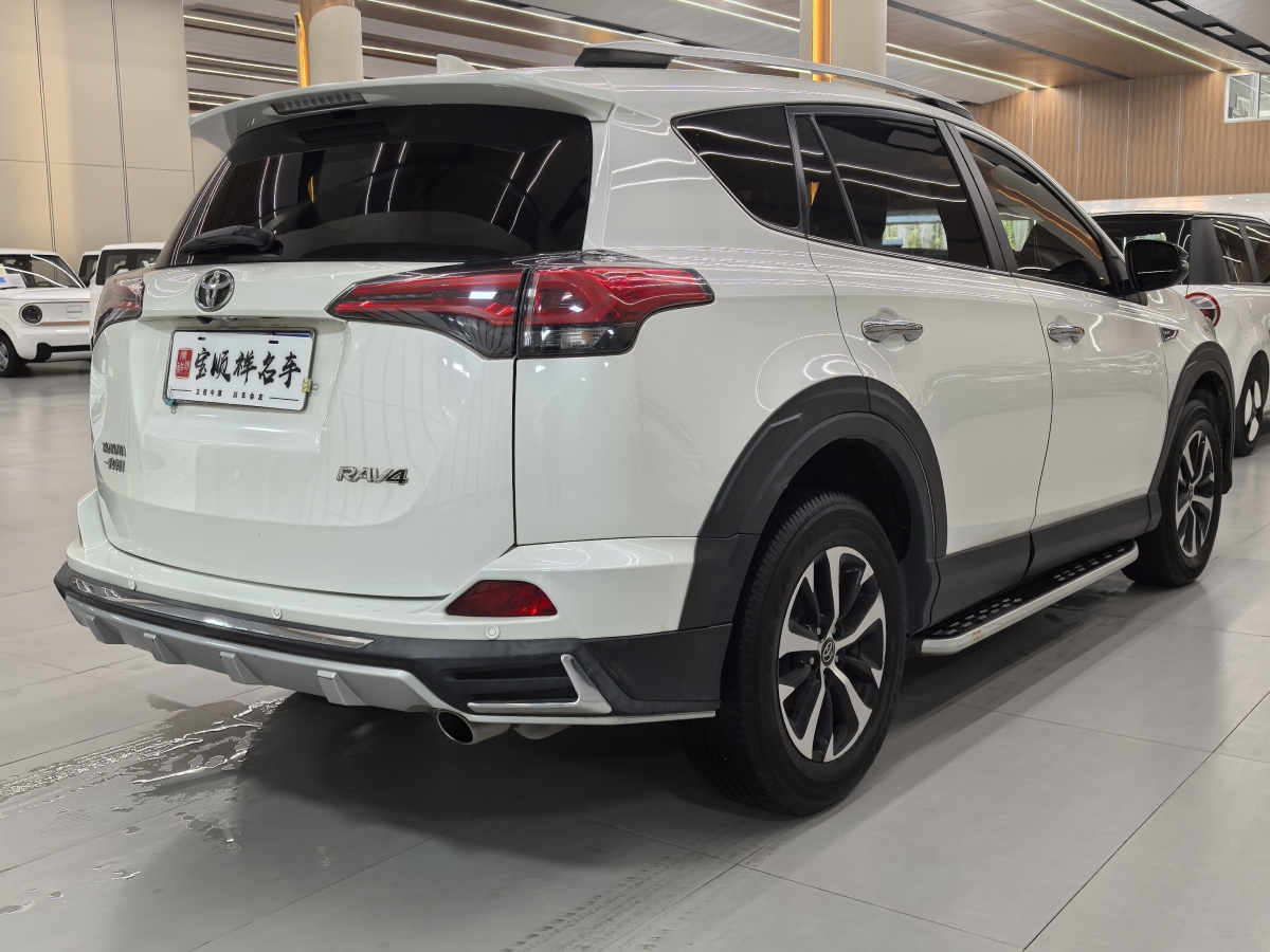 2018年9月豐田 RAV4  2018款 榮放 2.0L CVT兩驅(qū)風(fēng)尚X版