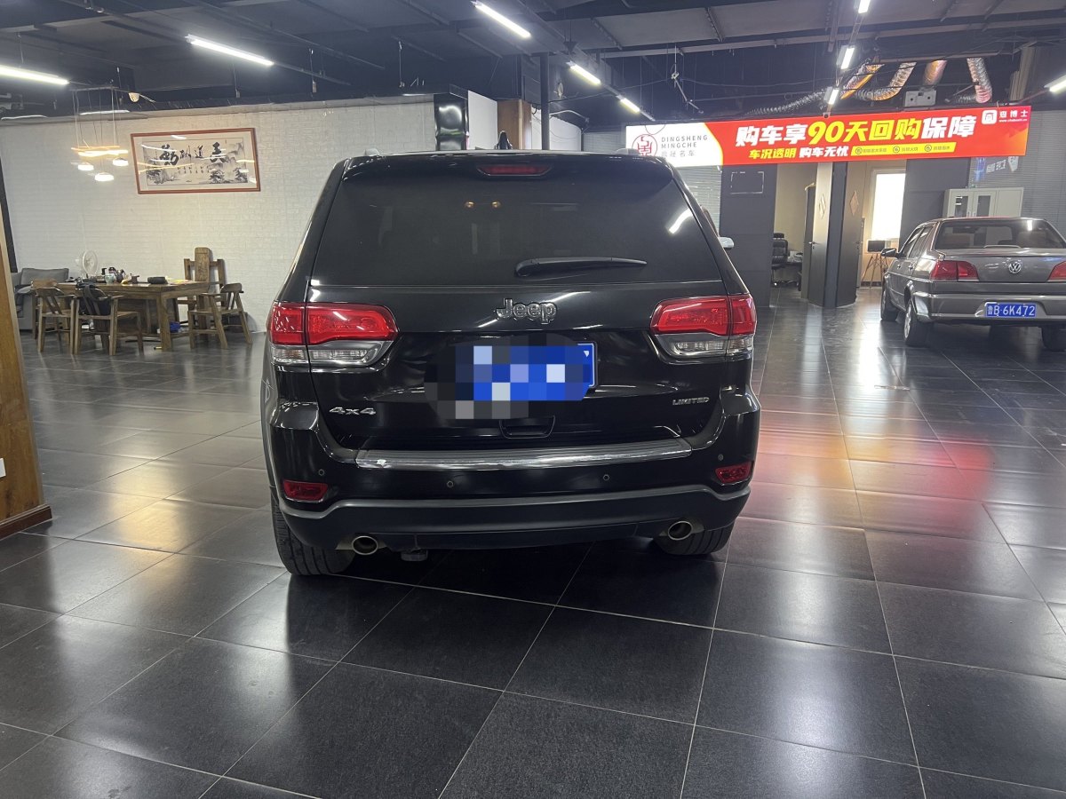 Jeep 大切諾基  2016款 3.0L 舒享導(dǎo)航版圖片