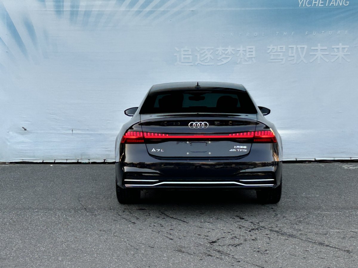 2023年12月奧迪 奧迪A7L  2024款 45TFSI S-line 筑夢型 流晶套裝