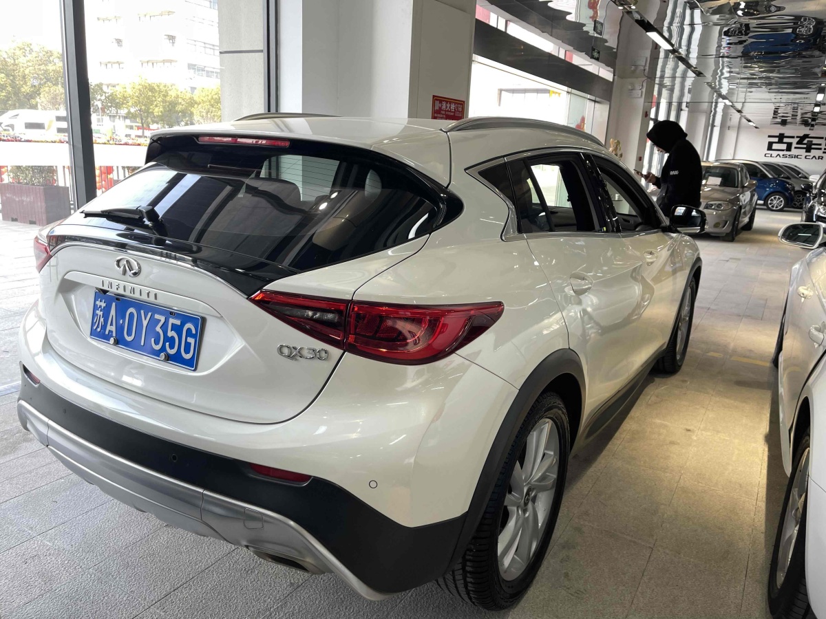 英菲尼迪 QX30  2017款 1.6T 兩驅(qū)時尚版圖片