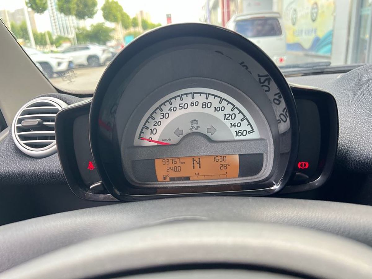 smart fortwo  2012款 1.0 MHD 硬頂標(biāo)準(zhǔn)版圖片