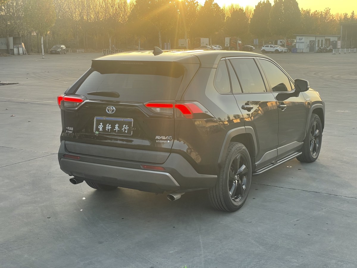 豐田 RAV4榮放  2020款 雙擎 2.5L CVT四驅(qū)精英PLUS版圖片