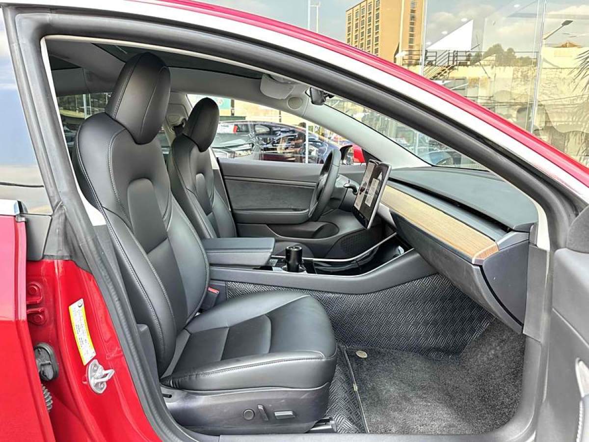 特斯拉 Model 3  2019款 標(biāo)準(zhǔn)續(xù)航后驅(qū)升級版圖片