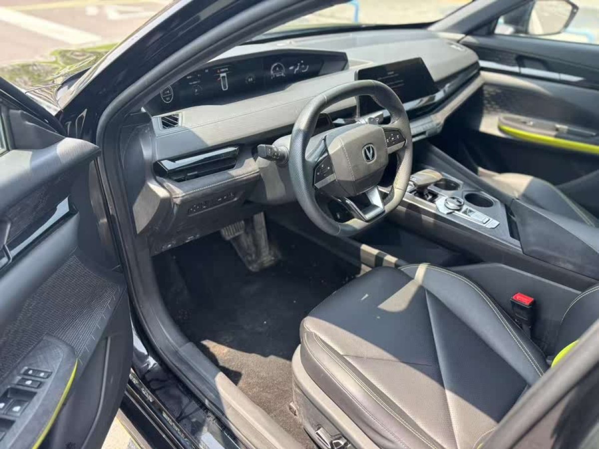 長(zhǎng)安 長(zhǎng)安UNI-V  2022款 1.5T 運(yùn)動(dòng)版圖片