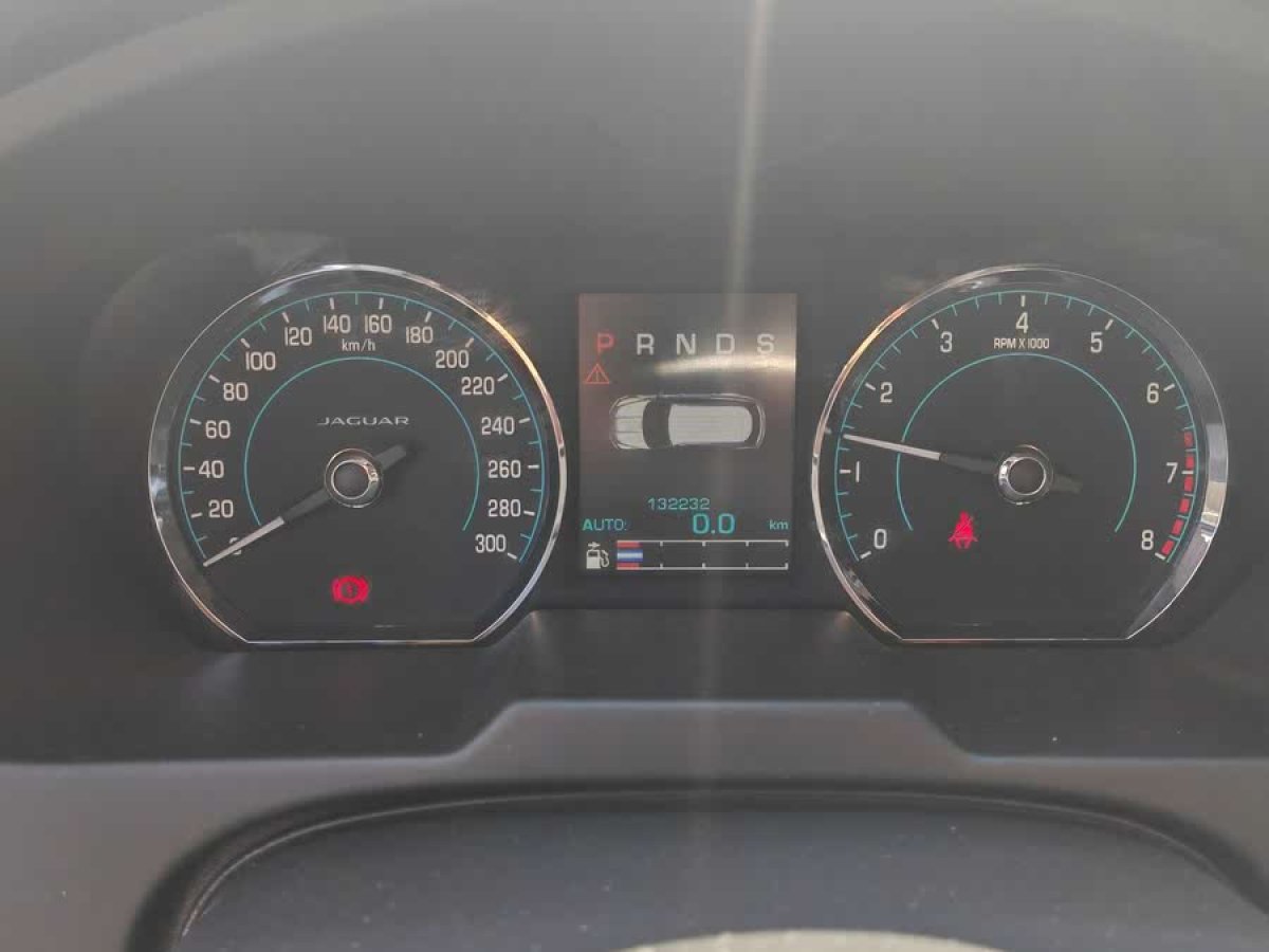 捷豹 XF  2015款 XF 2.0T Sportbrake 風(fēng)華版圖片