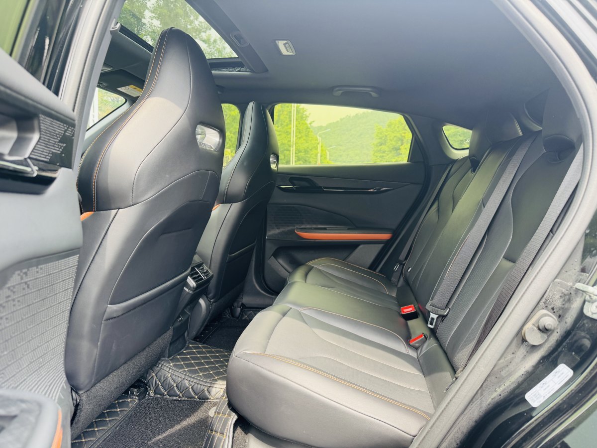 長安 長安UNI-V  2023款 1.5T 尊享型圖片