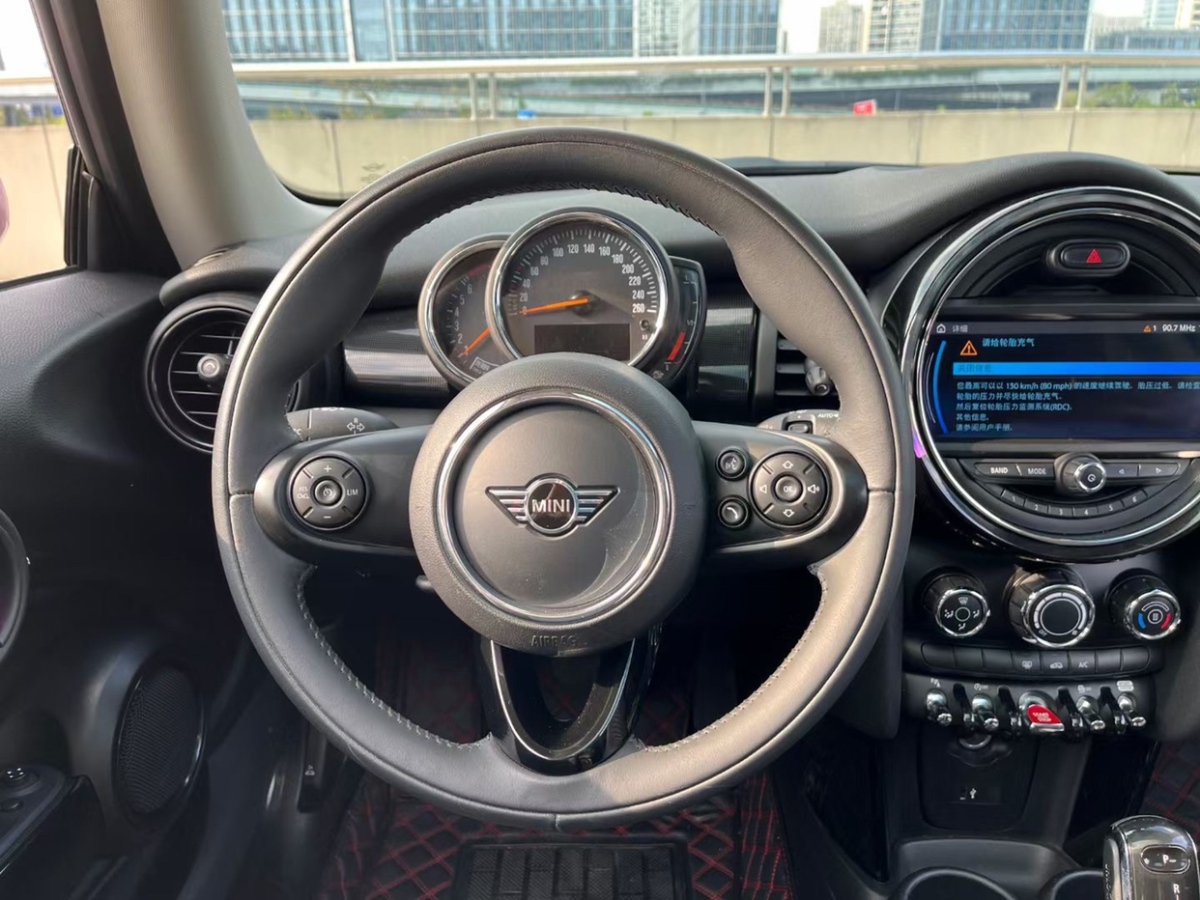 MINI MINI  2020款 1.5T COOPER 經(jīng)典派 五門絕色版圖片