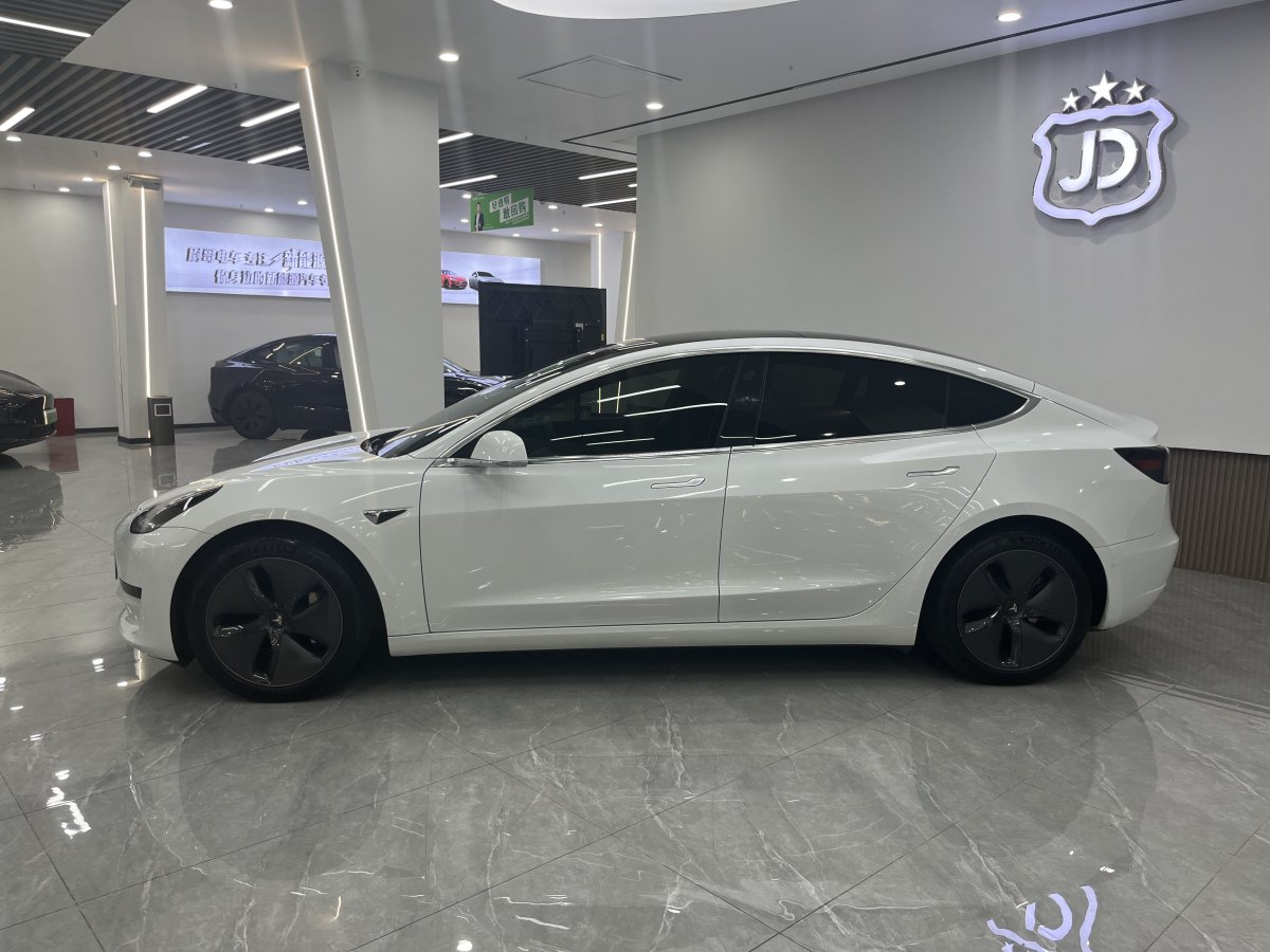 特斯拉 Model Y  2020款 改款 標(biāo)準(zhǔn)續(xù)航后驅(qū)升級版圖片