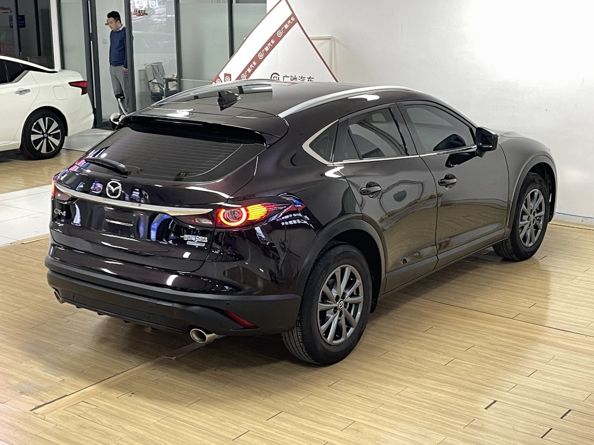 馬自達(dá) CX-4  2021款 2.0L 自動兩驅(qū)藍(lán)天品位版圖片