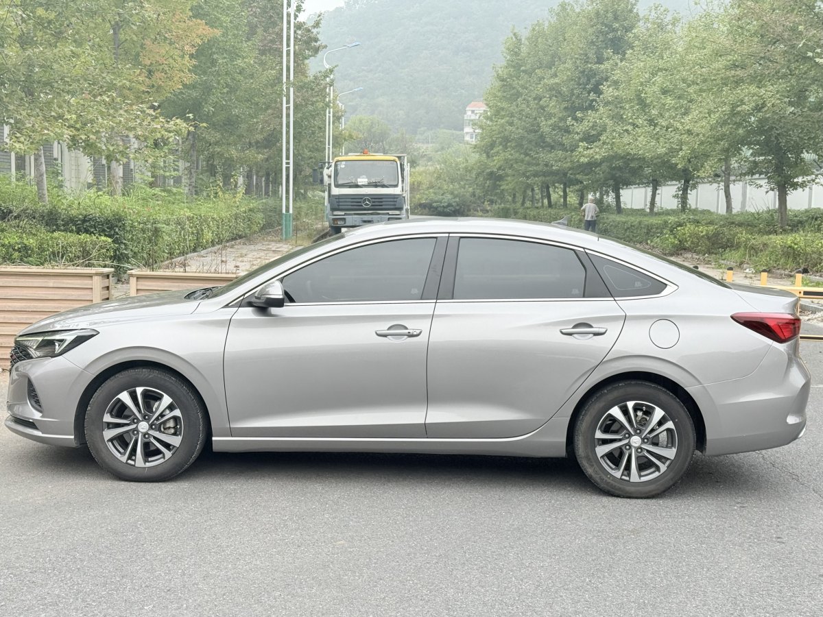 長(zhǎng)安 逸動(dòng)  2020款 PLUS 藍(lán)鯨NE 1.4T GDI DCT尊貴型圖片