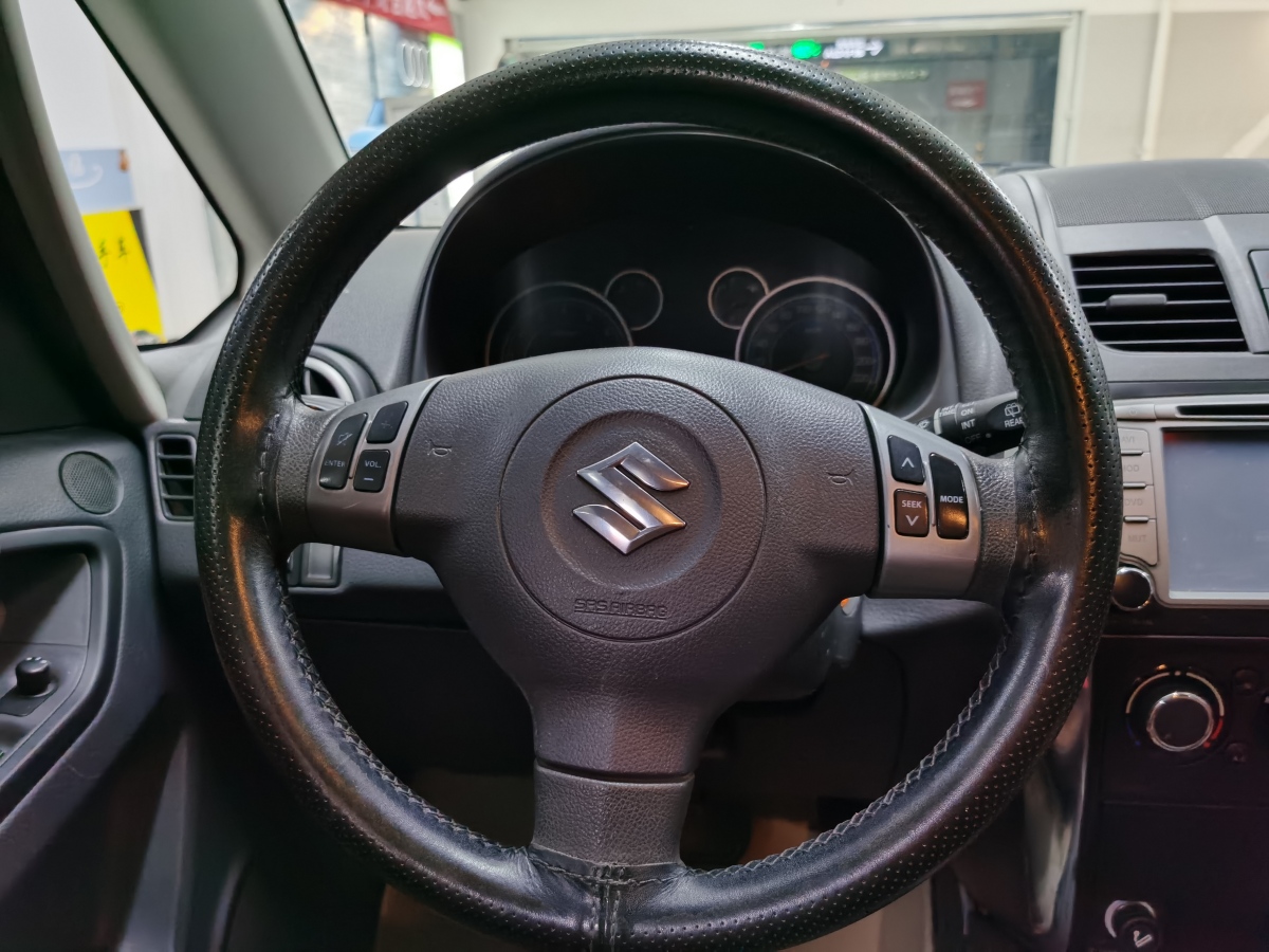 铃木 天语  2013款 SX4 1.6L 酷锐灵动型图片