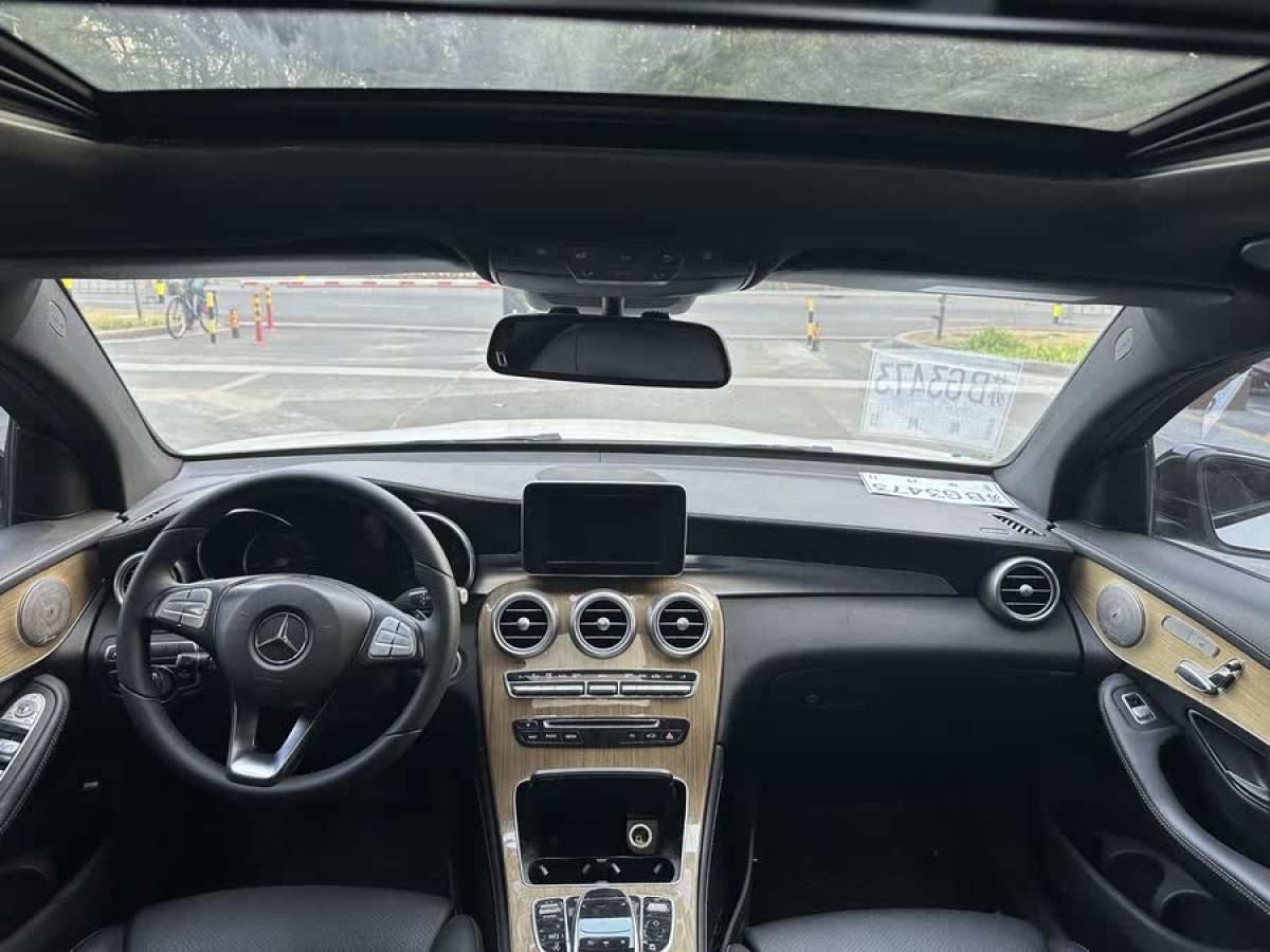 奔馳 奔馳GLC  2023款 改款 GLC 260 4MATIC 轎跑SUV圖片