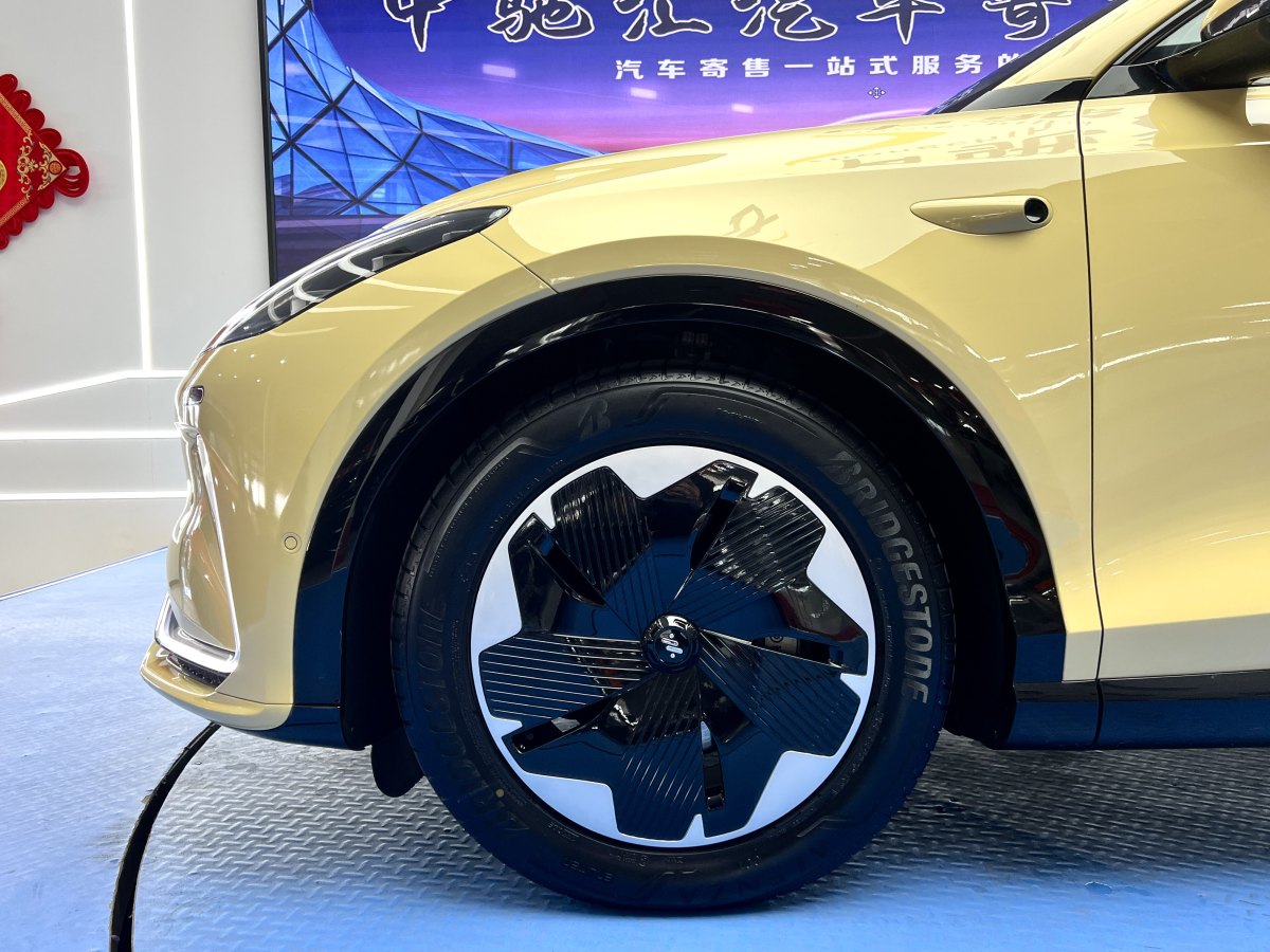 智己 智己LS7  2023款 100kWh Lux后驅(qū)版圖片