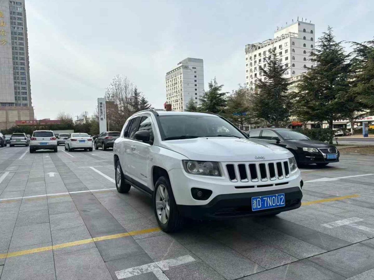 Jeep 指南者  2015款 2.0L 兩驅豪華版圖片