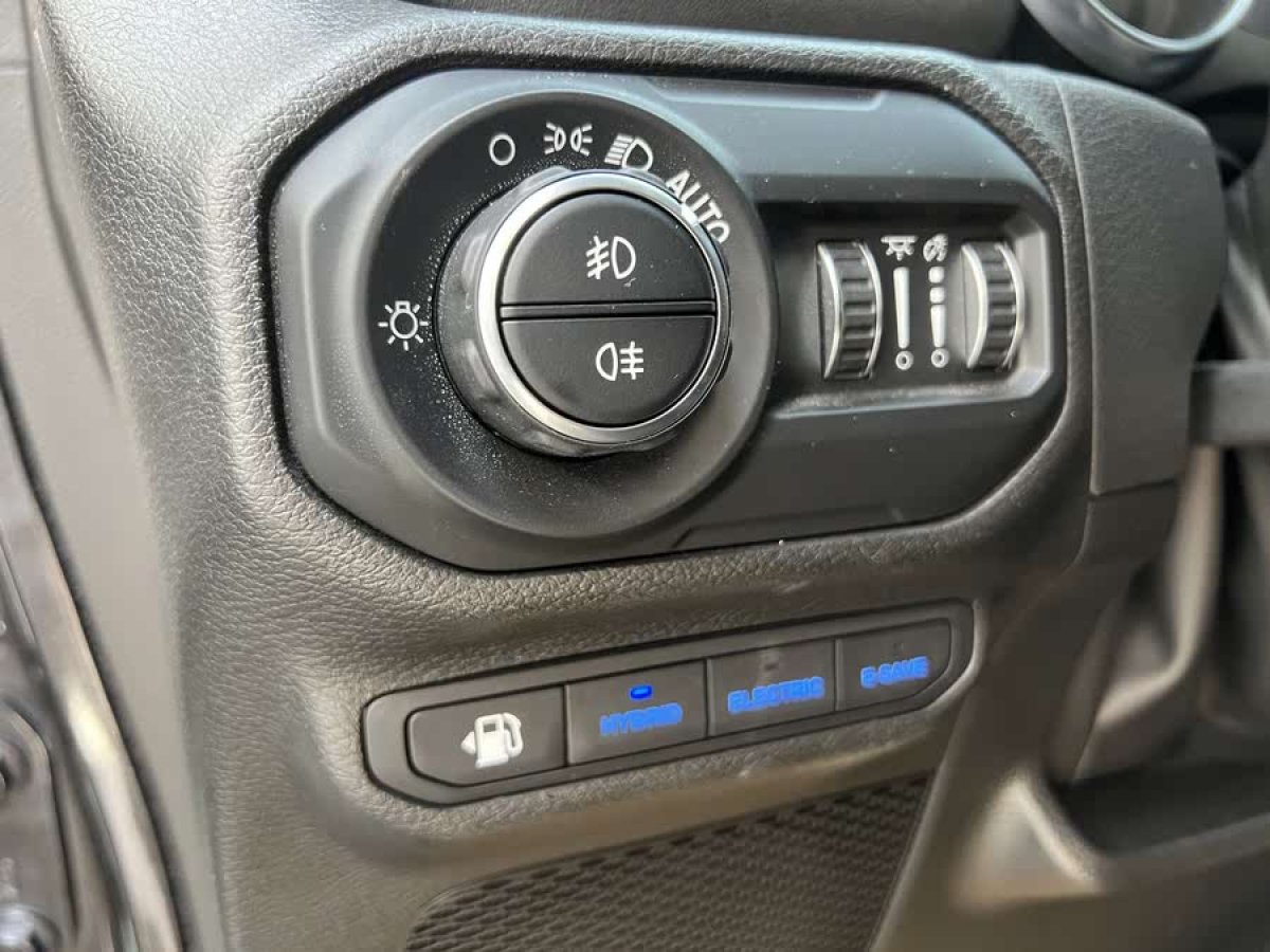 Jeep 牧馬人新能源  2021款 四門 2.0T 4xe 撒哈拉圖片