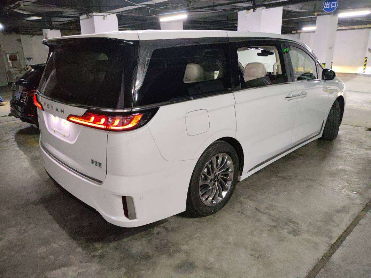 嵐圖 夢想家  2024款 PHEV 超長續(xù)航旗艦版圖片