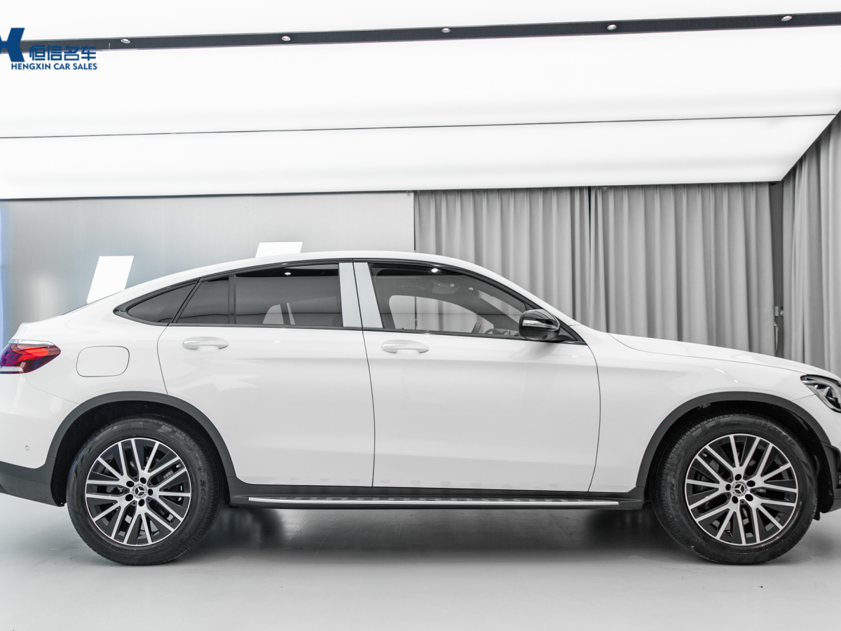 2020年11月奔馳 奔馳GLC  2023款 GLC 300 4MATIC 轎跑SUV