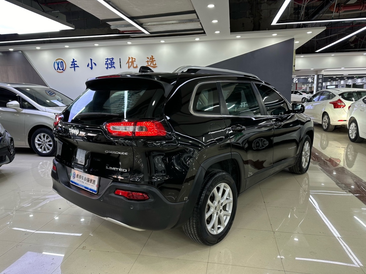 Jeep 自由光  2017款 2.0L 優(yōu)越版圖片