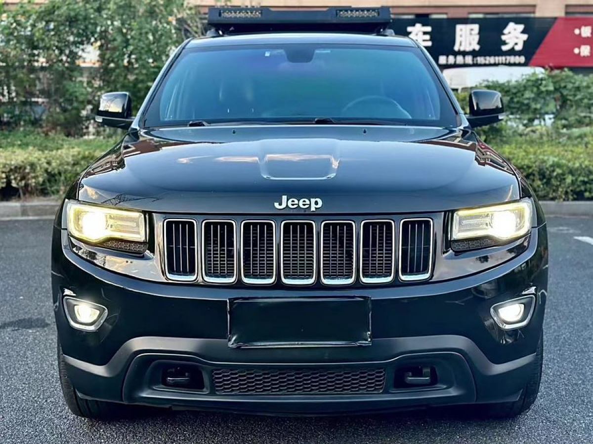 2013年10月Jeep 大切諾基  2014款 3.6L 舒適導(dǎo)航版