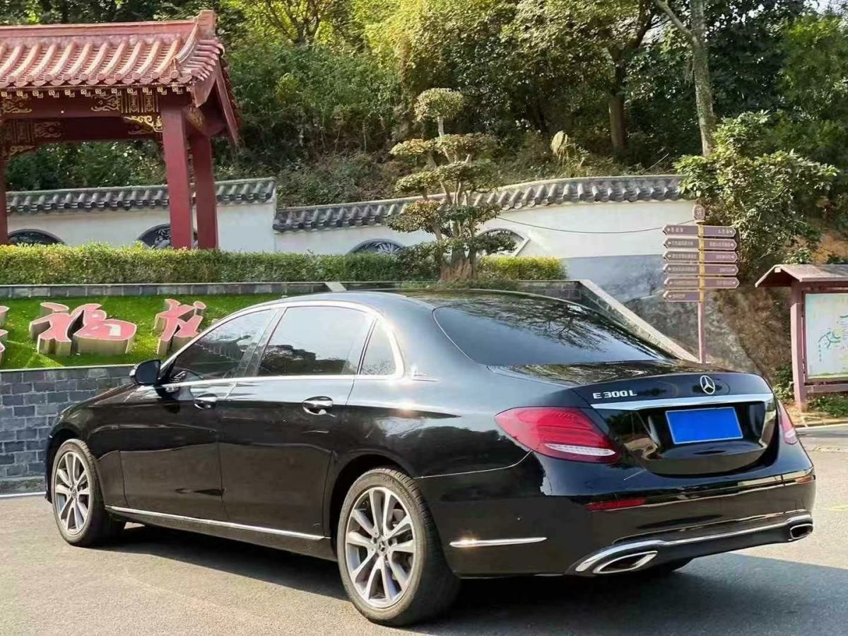 奔馳 奔馳E級(jí)  2019款 E 300 L 豪華型圖片