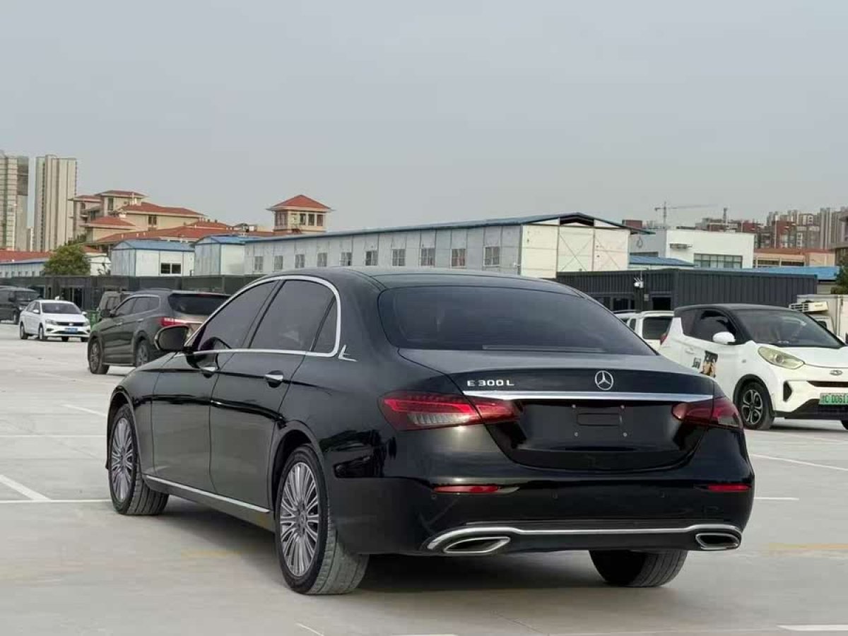 奔馳 奔馳E級  2021款 改款 E 300 L 時尚型圖片