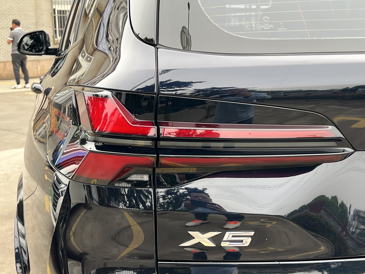 寶馬 寶馬X5  2023款 xDrive 30Li 尊享型M運(yùn)動曜夜套裝圖片