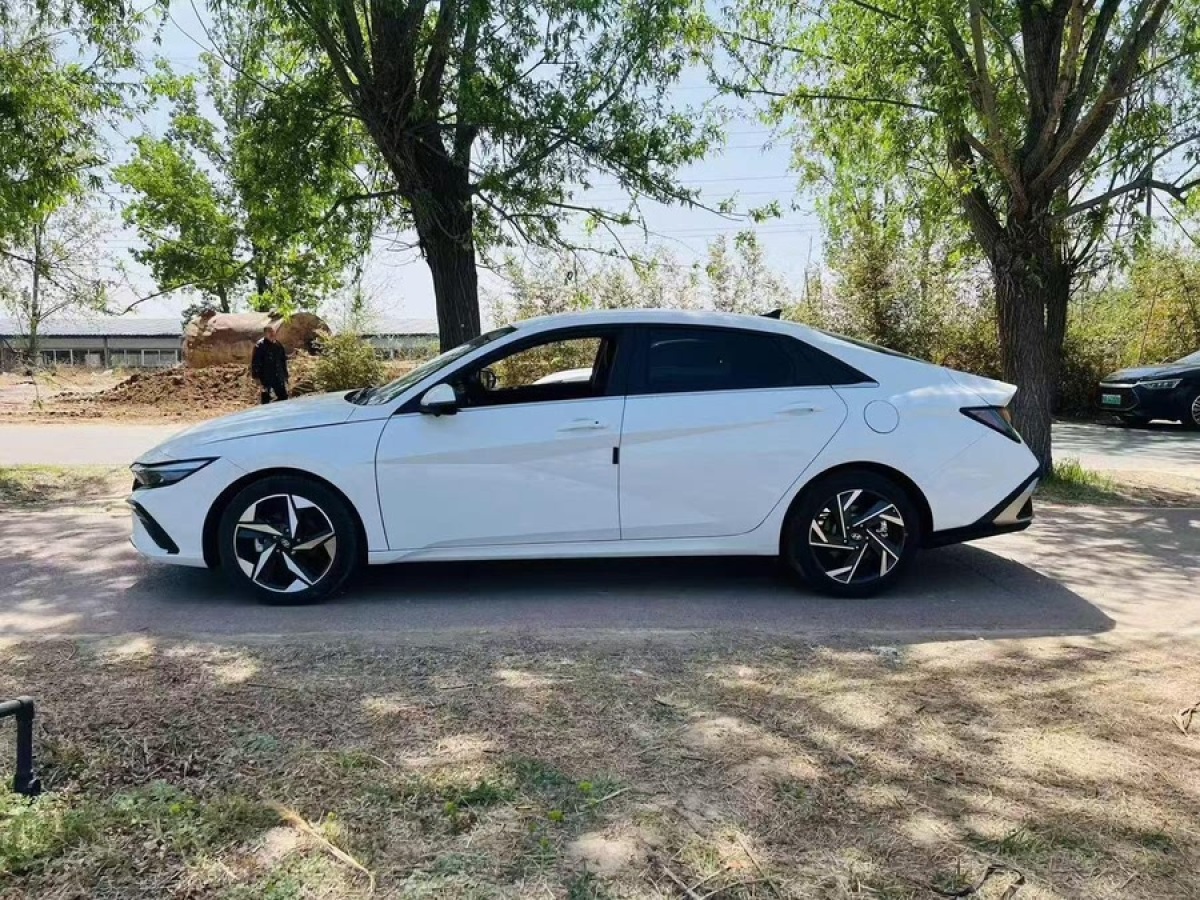 現(xiàn)代 伊蘭特  2023款 1.5L CVT GLX精英版圖片
