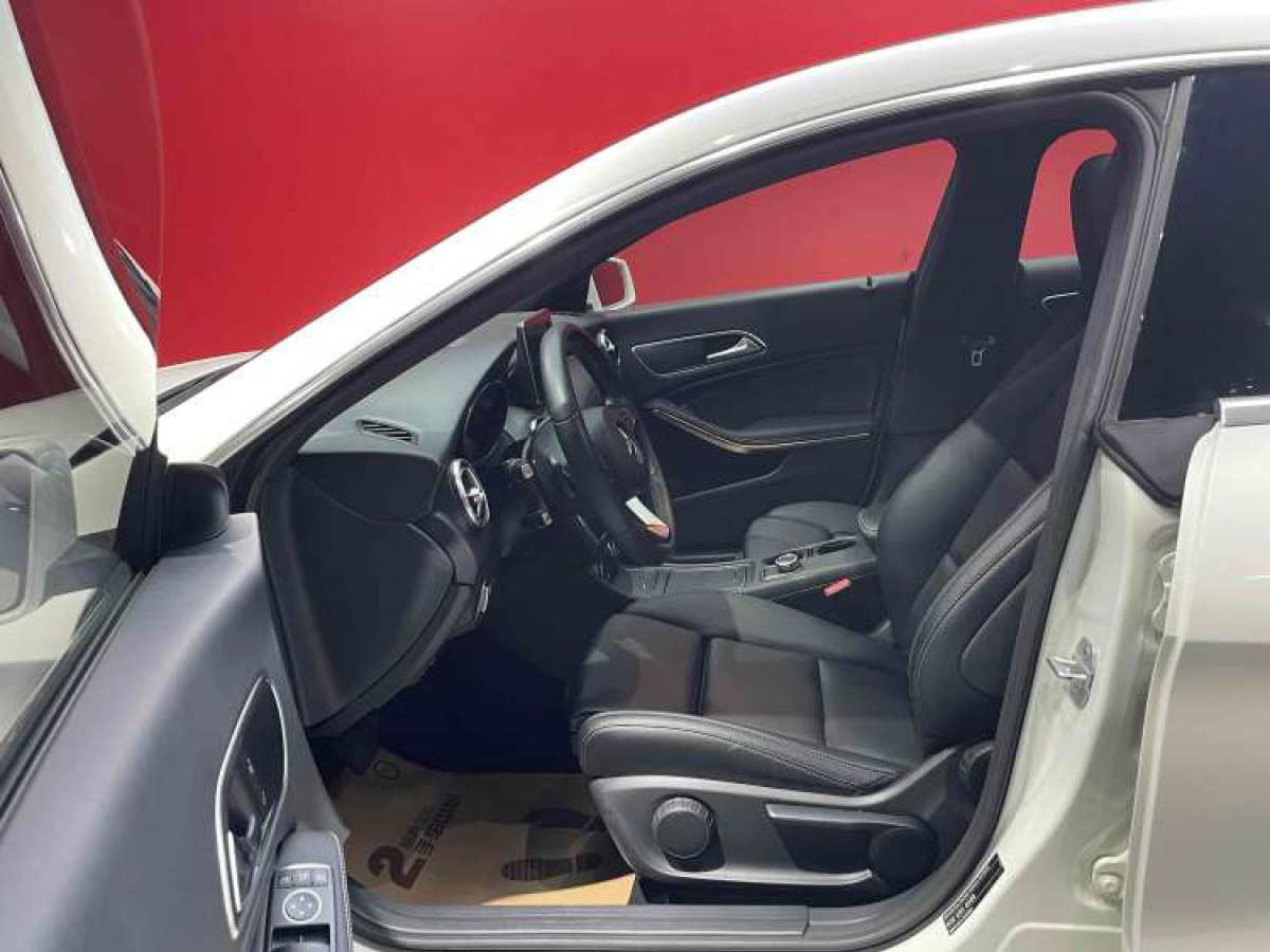 奔驰 奔驰CLA级  2017款 改款 CLA 200 动感型图片