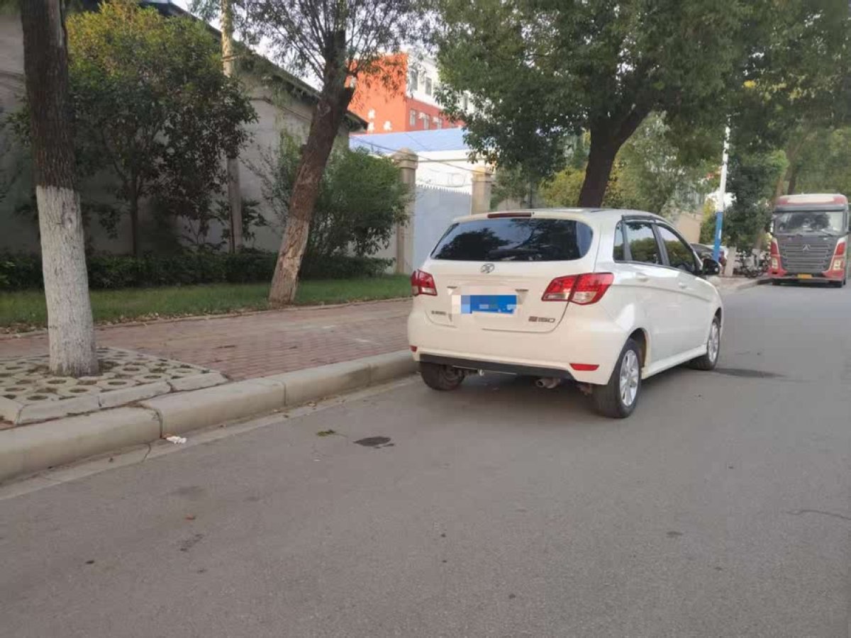 北京 北京汽車E系列  2013款 兩廂 1.5L 自動(dòng)樂天版圖片