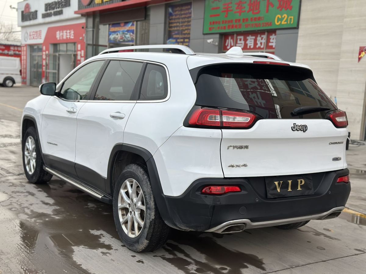 Jeep 自由光  2016款 2.4L 專業(yè)版圖片