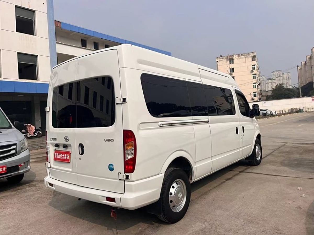 上汽大通 V80  2019款 2.5T經(jīng)典款6擋手動(dòng)商旅長(zhǎng)軸中頂9座圖片