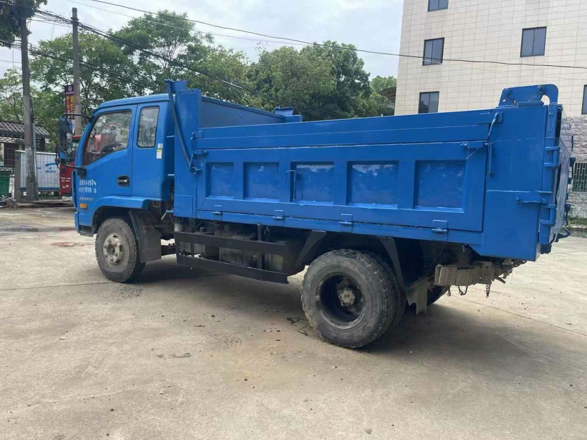 依維柯 得意  2020款 2.8T V35箱貨單胎中頂3座國(guó)V圖片