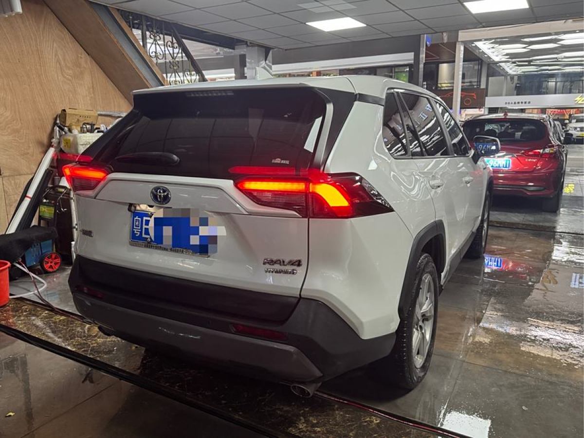 豐田 RAV4榮放  2023款 雙擎 2.5L E-CVT兩驅(qū)精英版圖片