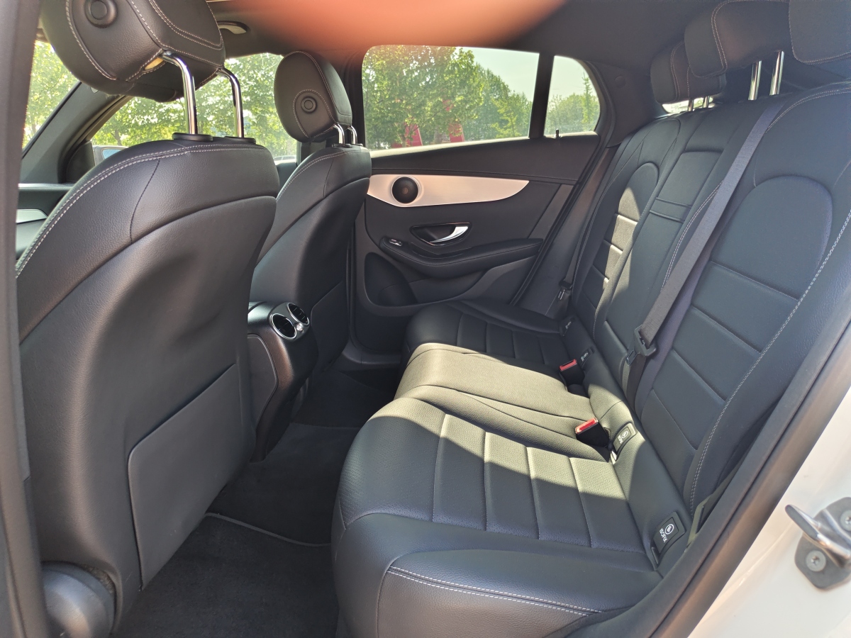 2020年11月奔馳 奔馳GLC  2023款 改款 GLC 260 4MATIC 轎跑SUV