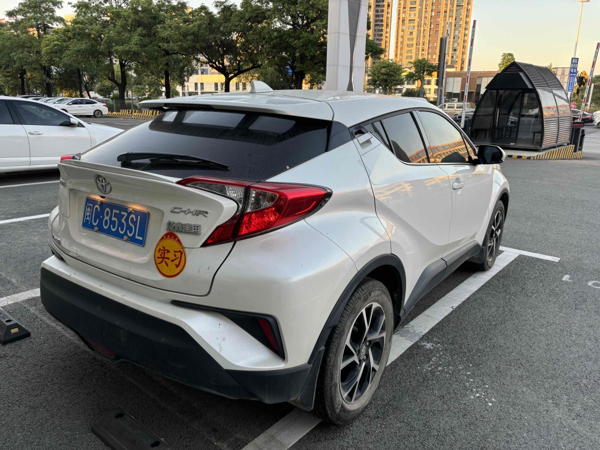 豐田 C-HR  2020款 2.0L 領(lǐng)先版圖片