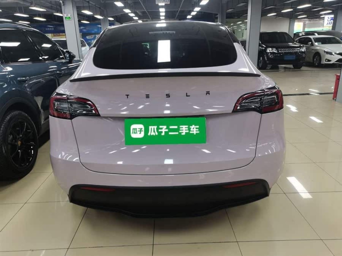特斯拉 Model Y  2021款 標(biāo)準(zhǔn)續(xù)航后驅(qū)版圖片
