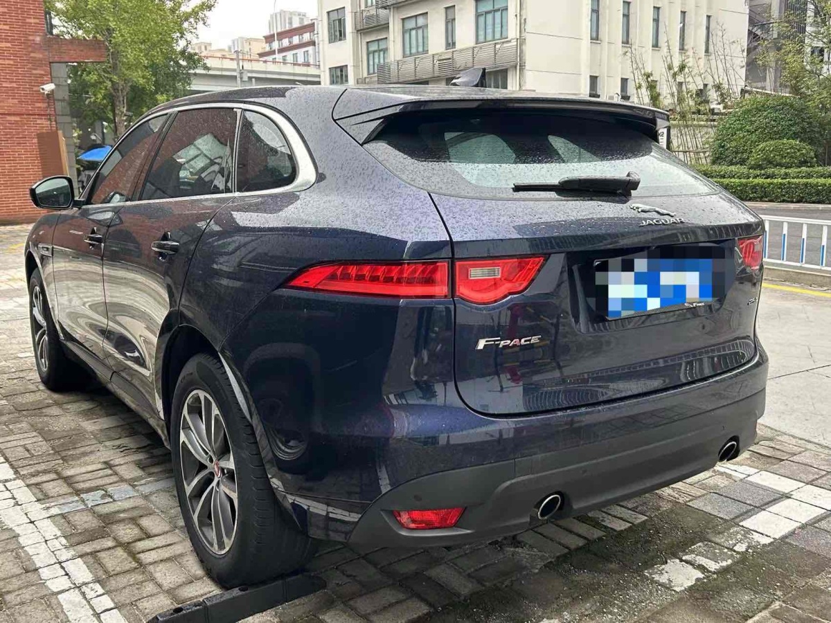 捷豹 F-PACE  2016款 2.0T 兩驅(qū)R-Sport運(yùn)動版圖片