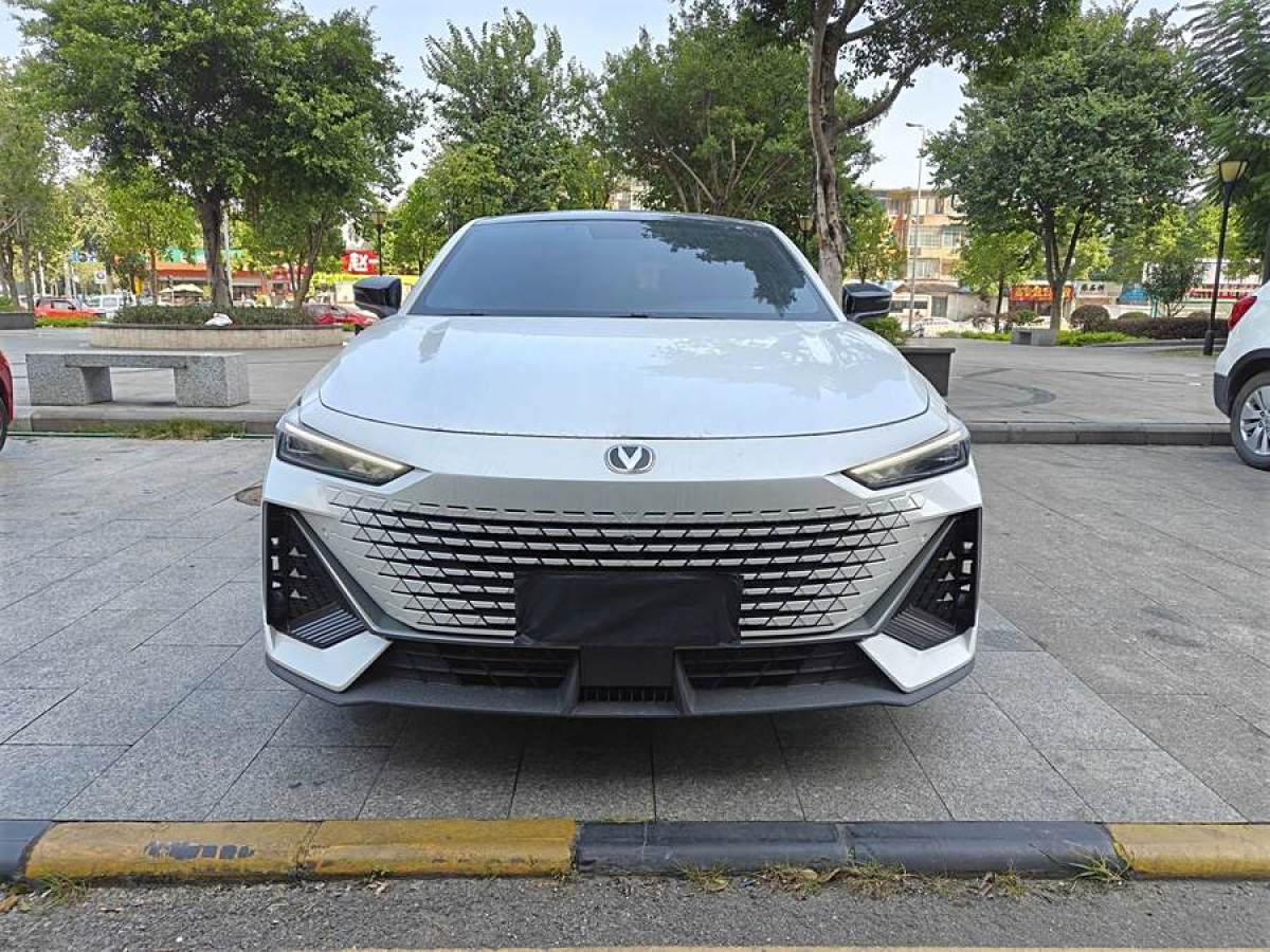 長安 長安UNI-V  2022款 1.5T 尊貴型圖片