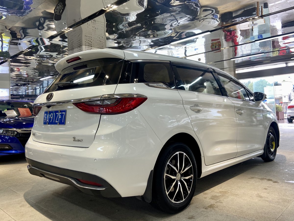 比亞迪 宋MAX  2018款 1.5T 自動(dòng)智聯(lián)旗艦型 7座圖片