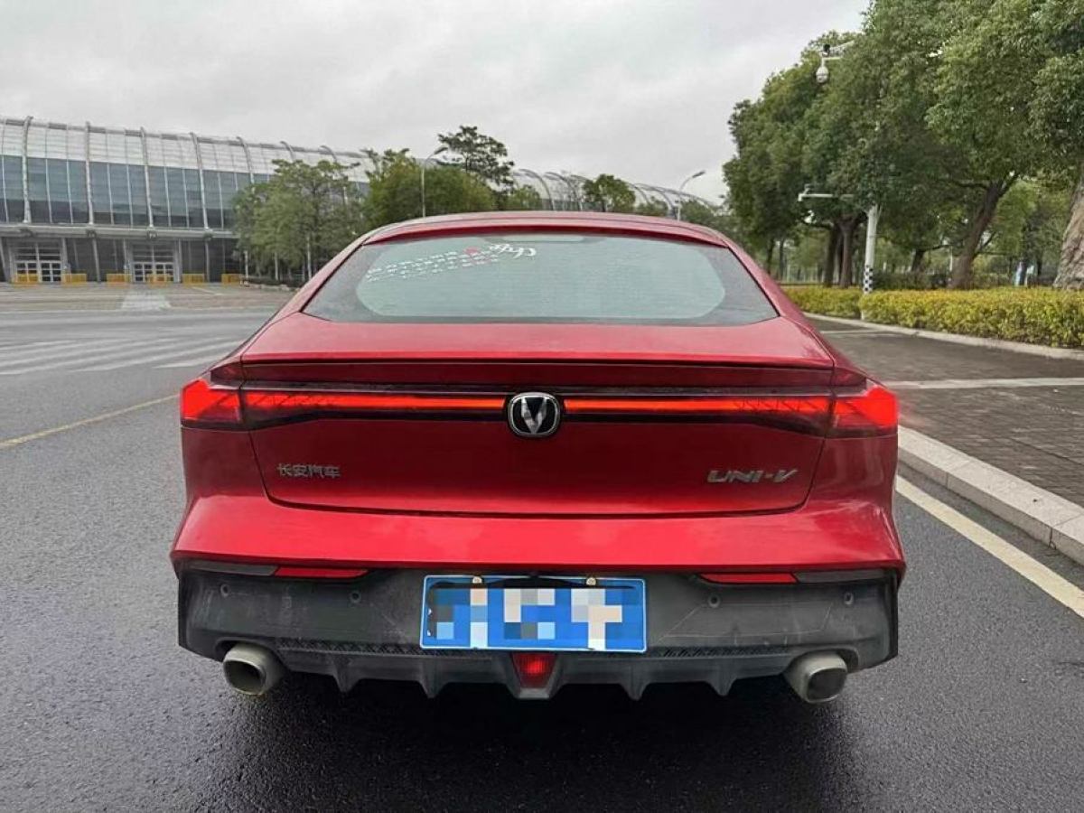 長(zhǎng)安 長(zhǎng)安UNI-V  2022款 1.5T 尊貴型圖片