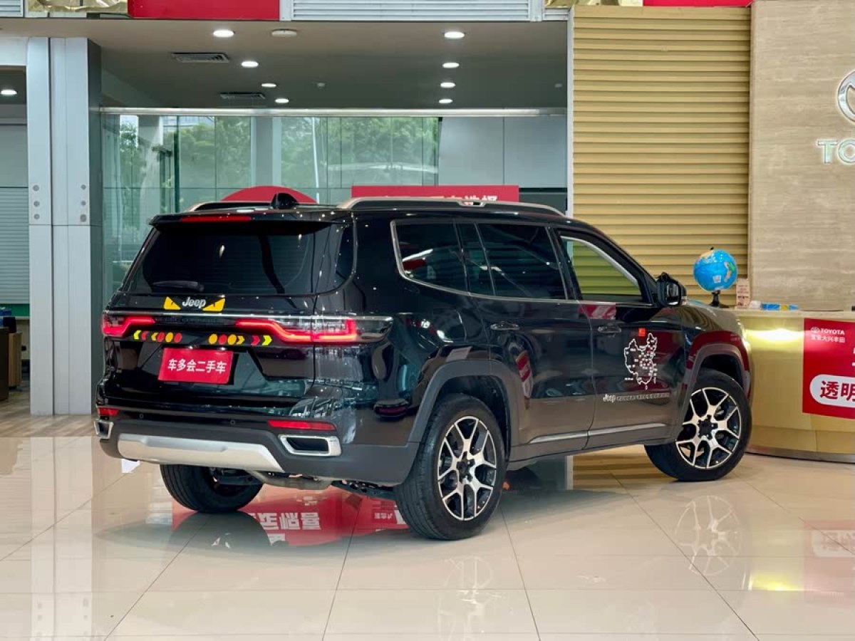 Jeep 大指揮官  2022款 2.0T 兩驅(qū)豪華版圖片