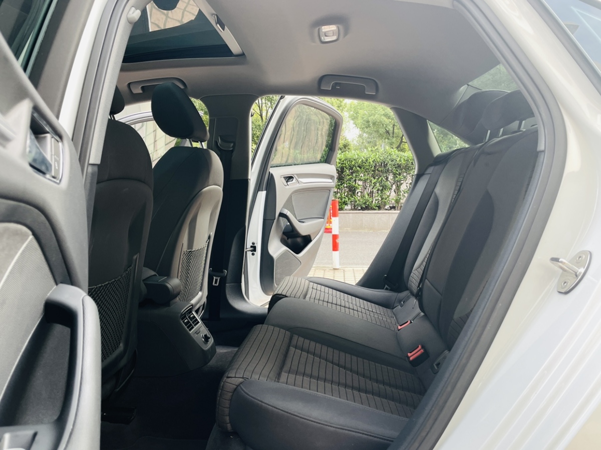 奧迪 奧迪A3  2019款 Limousine 35 TFSI 運(yùn)動(dòng)型 國(guó)V圖片