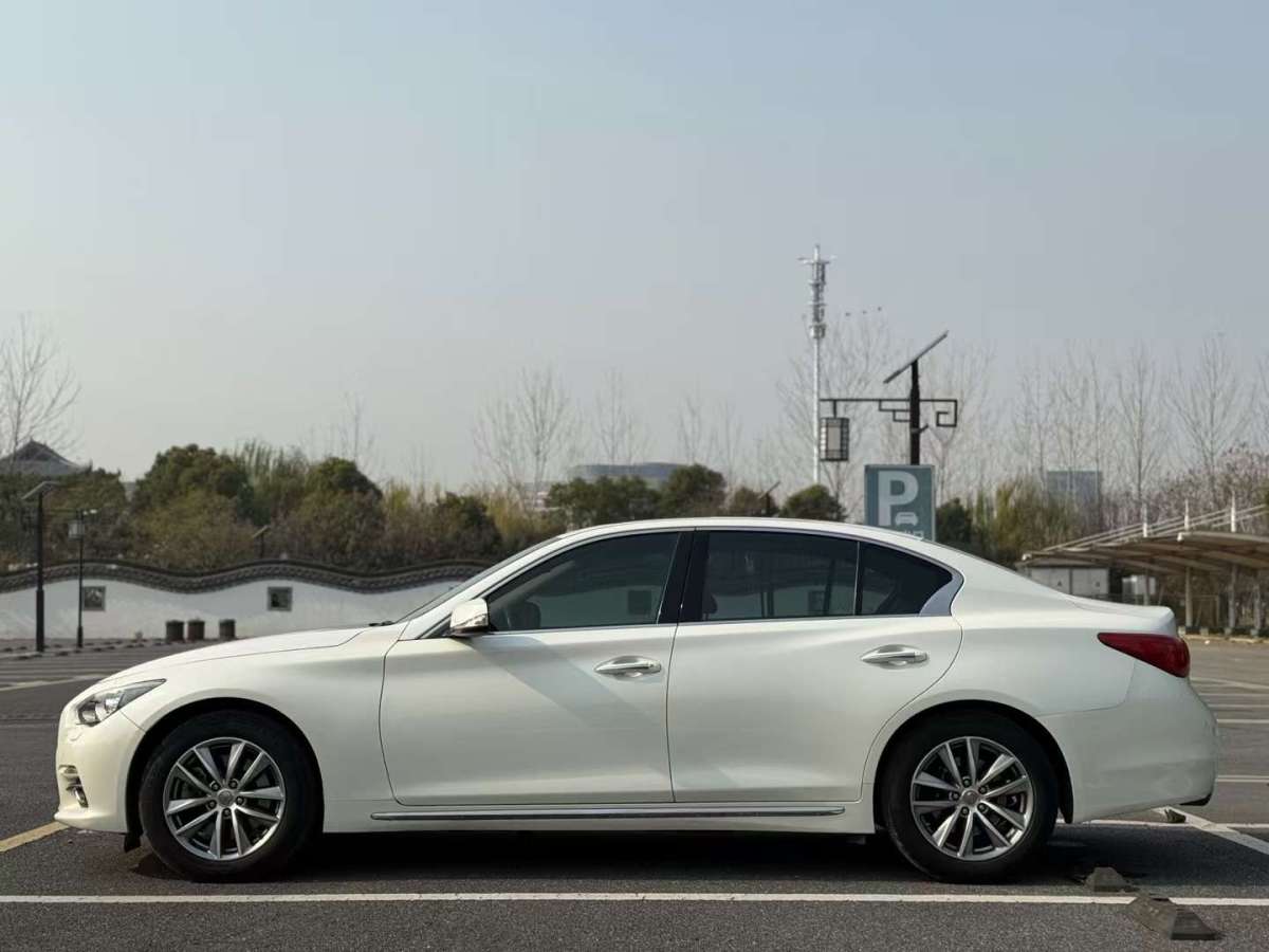 英菲尼迪 Q50L  2016款 2.0T 悅享版圖片