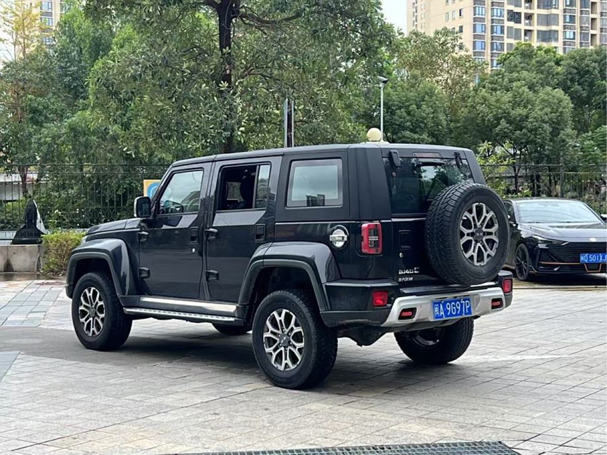 北京 BJ40  2022款 2.0T 自動四驅(qū)環(huán)塔冠軍版圖片