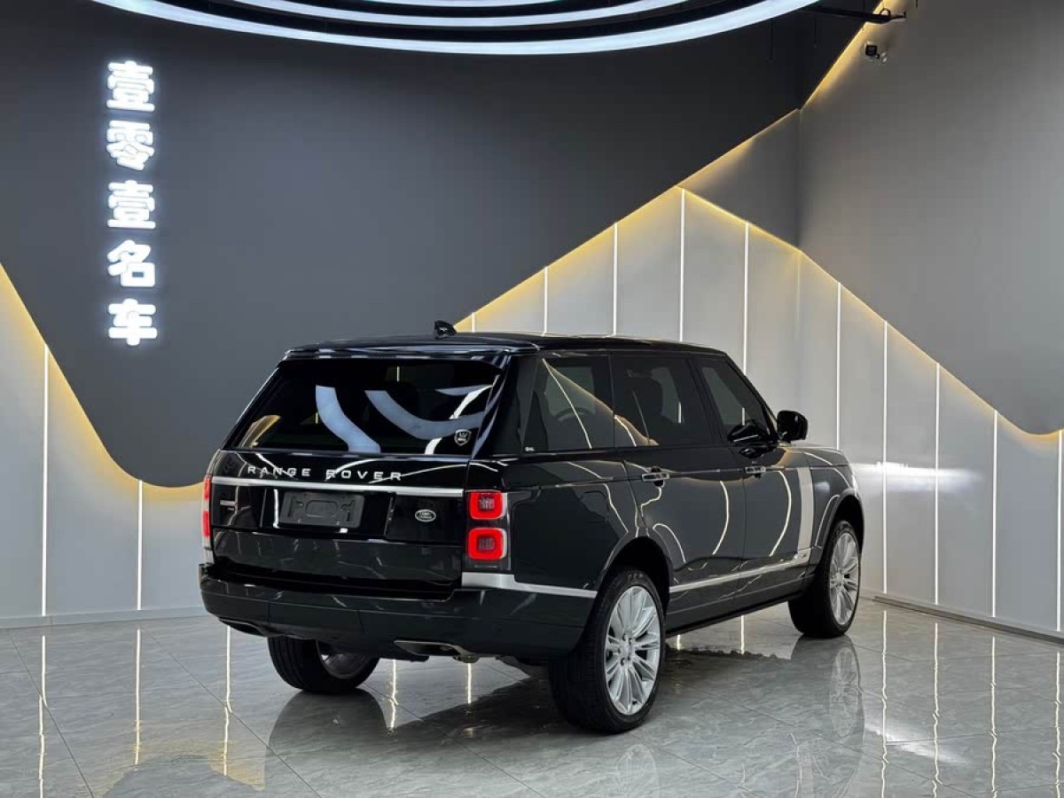 路虎 攬勝  2022款 3.0 L6 400PS 尊崇創(chuàng)世加長(zhǎng)版圖片