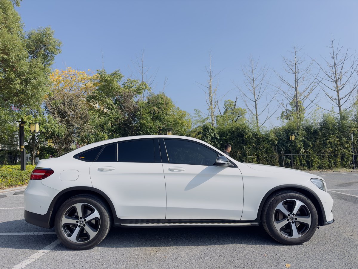 奔馳 奔馳GLC  2023款 GLC 300 4MATIC 轎跑SUV圖片